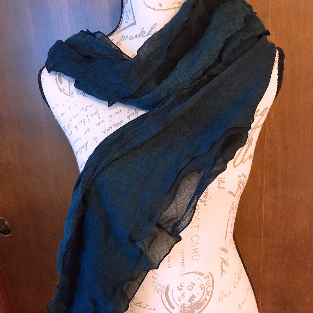 Unique paneled wavy scarf